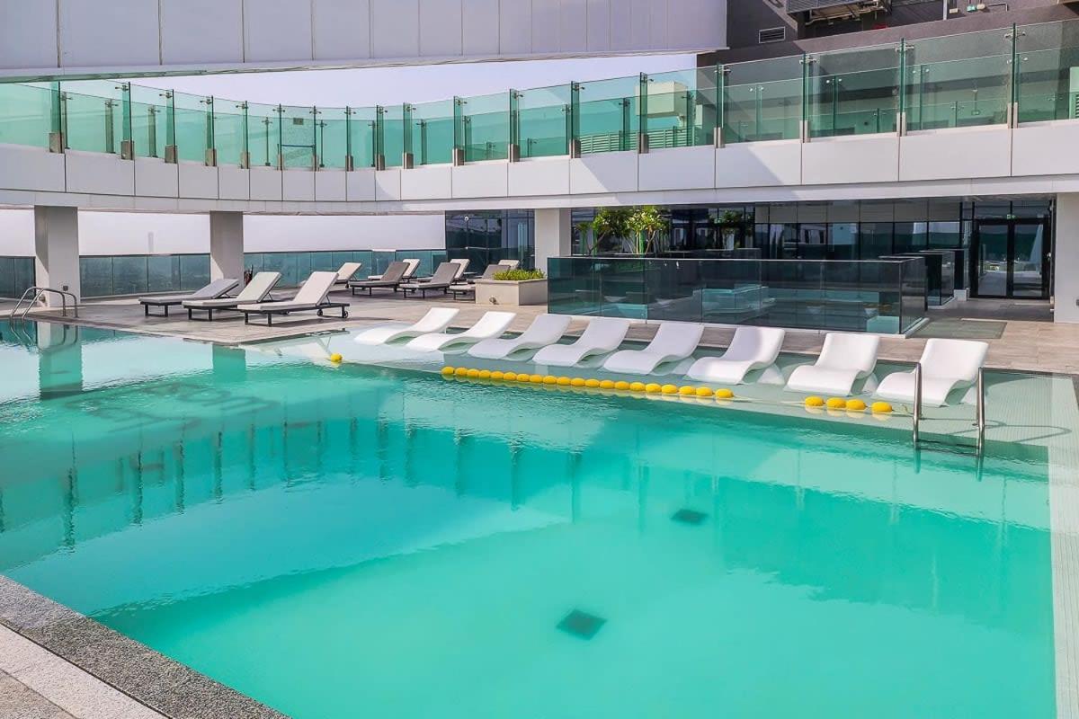 Frank Porter - 1 Residences 1 * Dubai