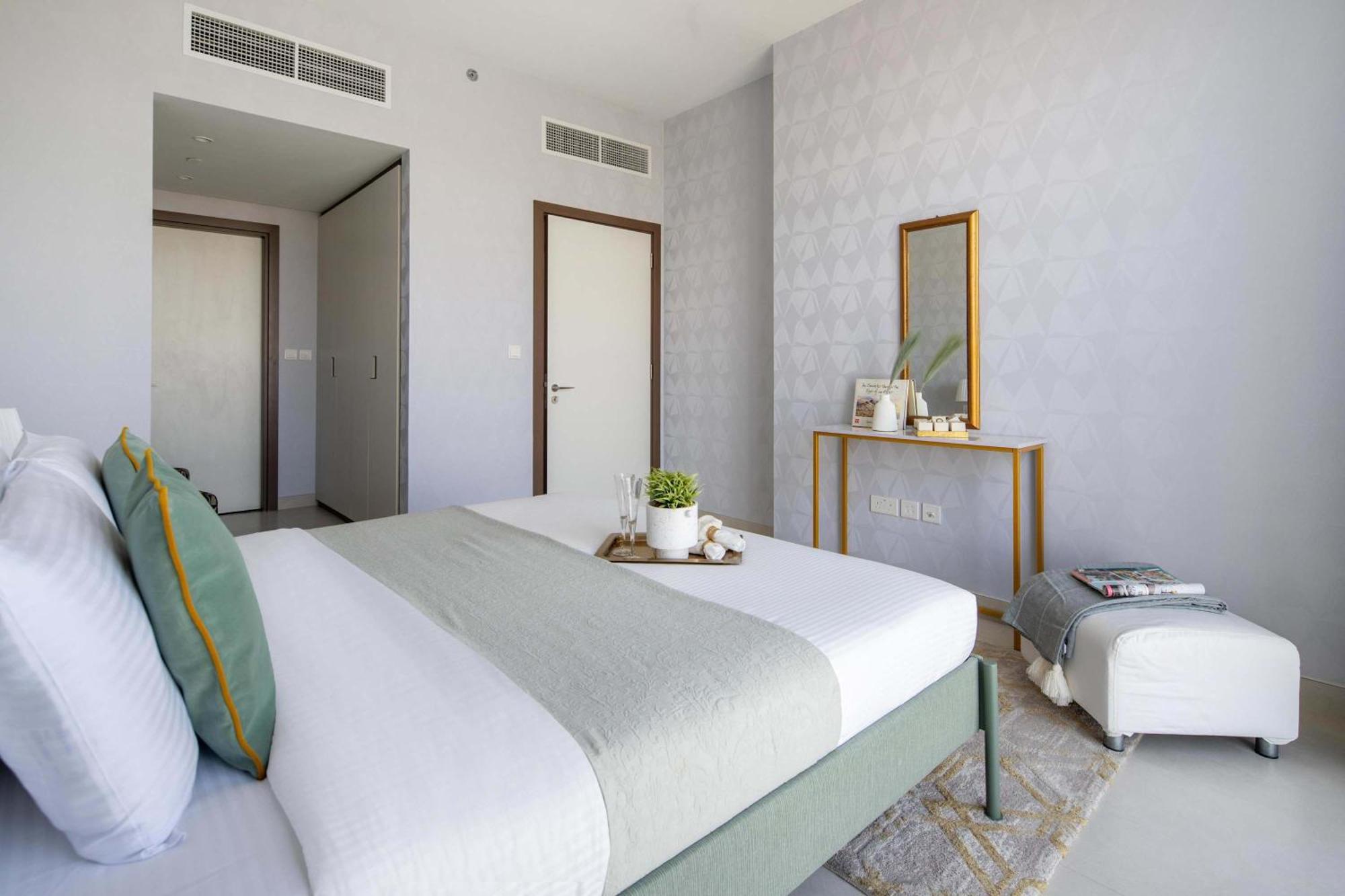 Frank Porter - 1 Residences 1 *